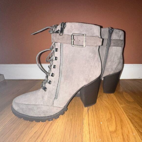 Boots - Picture 3 of 5